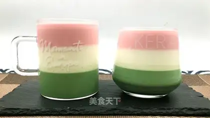 Three-coloured pudding