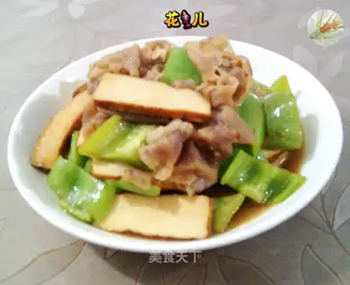 Scrumptious green peppers and fat cow chips