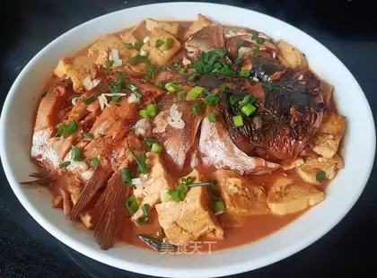 Red soup tofu fish head