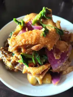 Potato onion chicken