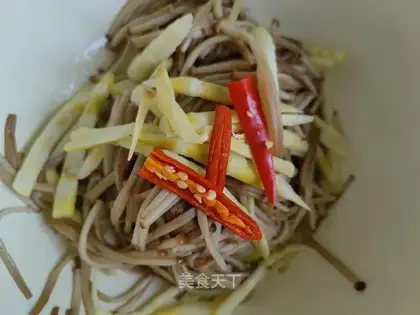 ♪ Golden needles and mushrooms ♪