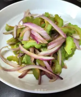 Onion fried bitter melon