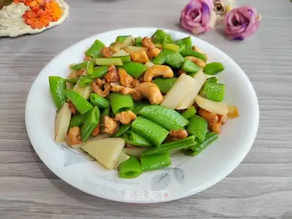 Sweet bean cashew fried chicken