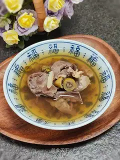 A tumble stone and a pig heart soup