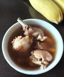 Chicken gravy, twirling chicken claw soup