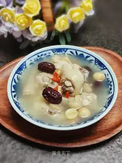 Lotus lily chicken soup