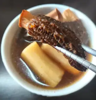 Scrawny chicken bone soup