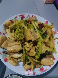 Celery fried meat
