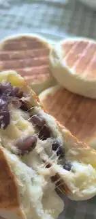 Milk and red bean cheesecake