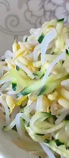 cucumber with green bean sprouts