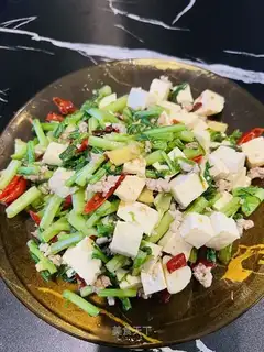 The snow is red tofu
