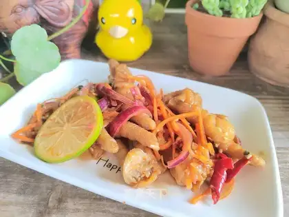 Frozen chicken claws