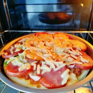 Ham pizza