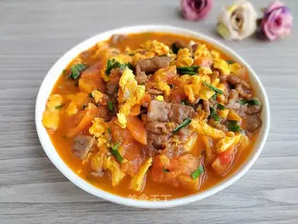Tomato beef fried eggs