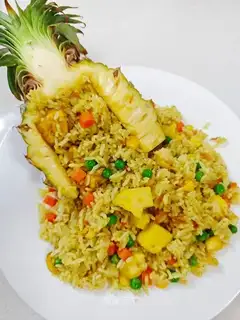 Pineapple curry rice