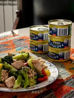 Orchid tuna salad