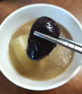 The white guacamole cleans up the cold fan soup