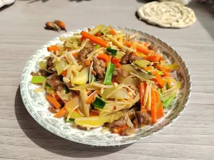 Gold-cracking mushrooms and carrots