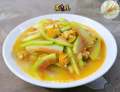 Round clams and watermelon peels