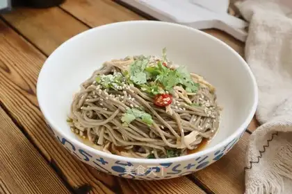 Low-fat chicken noodle