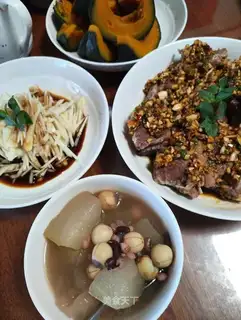 Lianko's soup is full of winter