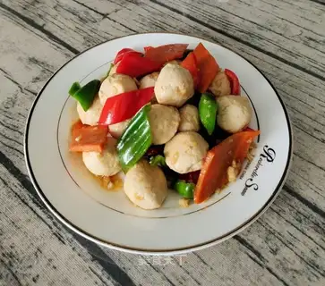 Chickenballs with red pepper