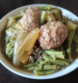 Meatball bean soup