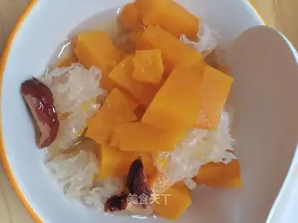 Pumpkin's silver-eared date soup