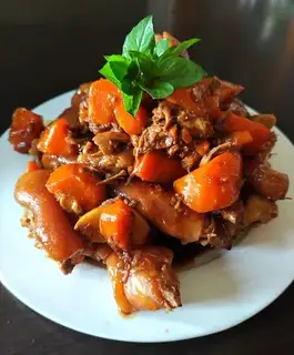 Carrot pig hand