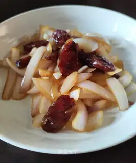 Onion fried sausage