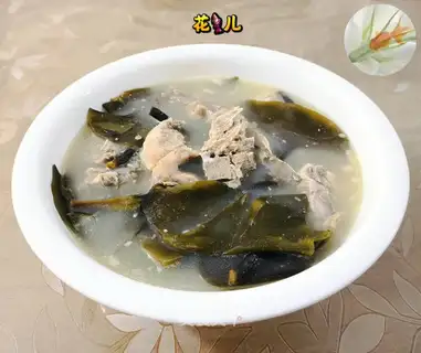 The sea leads the bone soup