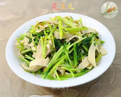 The celery makes the leaves