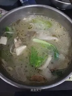 Mushroom tofu pork soup