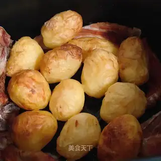 Air frying pot, potatoes
