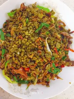 Spicy chickens, soybeans