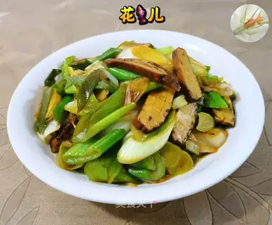 Five cranberry peas and fried onions