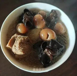 Black-mute red-eared pigbone soup