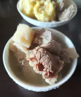 Corn and root bone soup