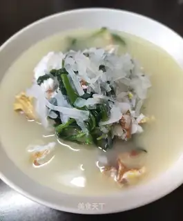Fried egg radish soup