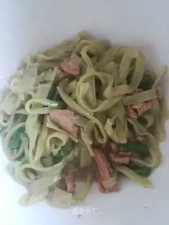 Spinach noodles