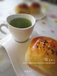 Sesame milk crispy bun