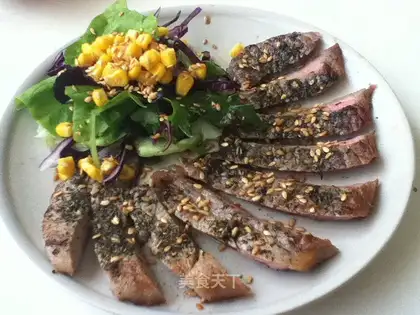 Flaxseed beef salad