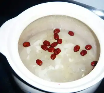 Chinese yam and white fungus rice wine soup