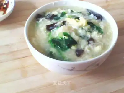 Green vegetable pimples soup