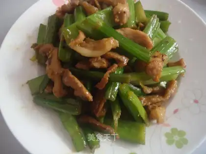 Shredded pork with celery