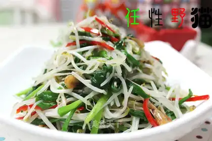 Fried dried shrimp with leeks and bean sprouts