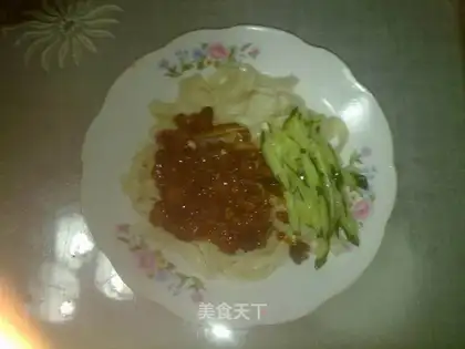 Noodles with diced eggplant meat sauce