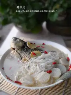 Crucian carp, yam and vermicelli pot
