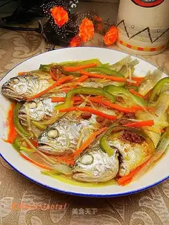 Steamed small yellow croaker with three shredded slices