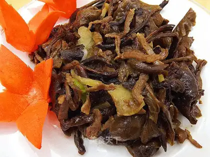 Shredded pork with hazel mushroom